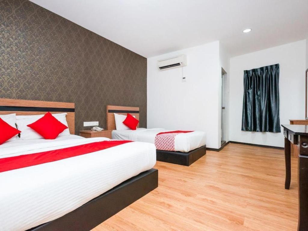 Hotel Aromas Kulai Exterior foto