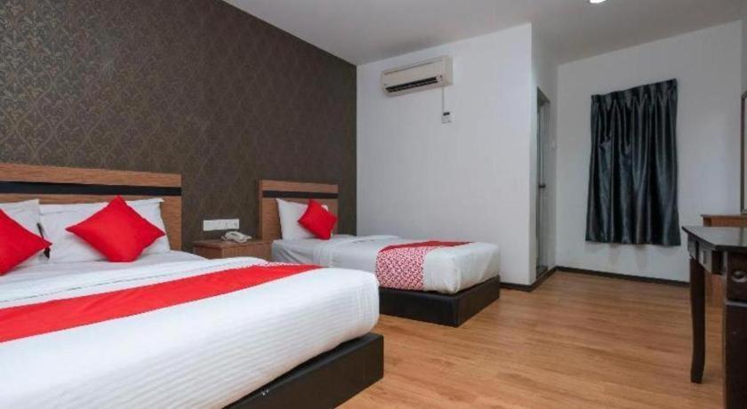 Hotel Aromas Kulai Exterior foto